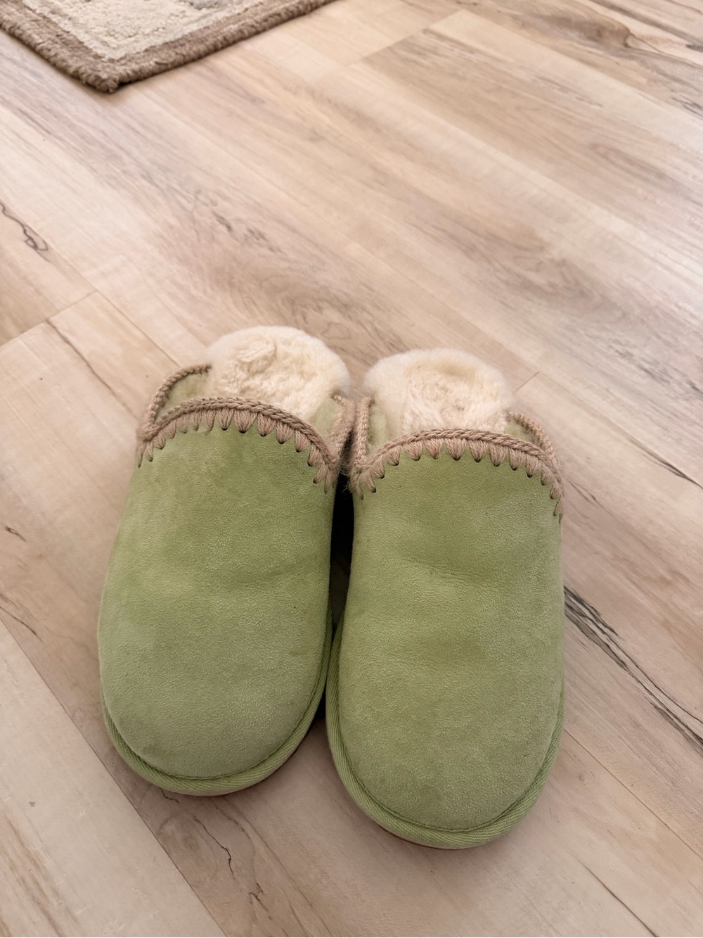 Mou Slippers